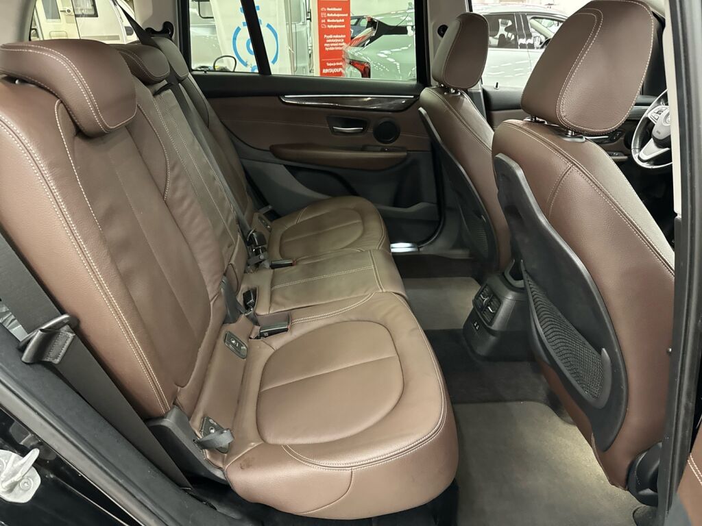 BMW 218 2022 Musta