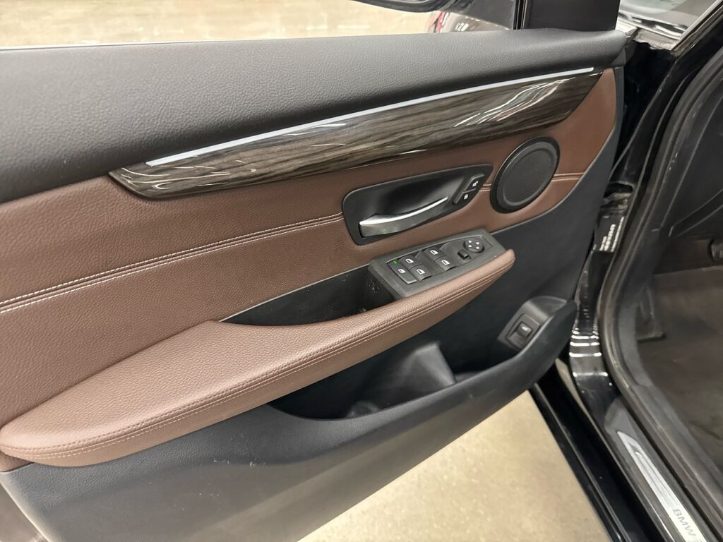 BMW 218 2022 Musta