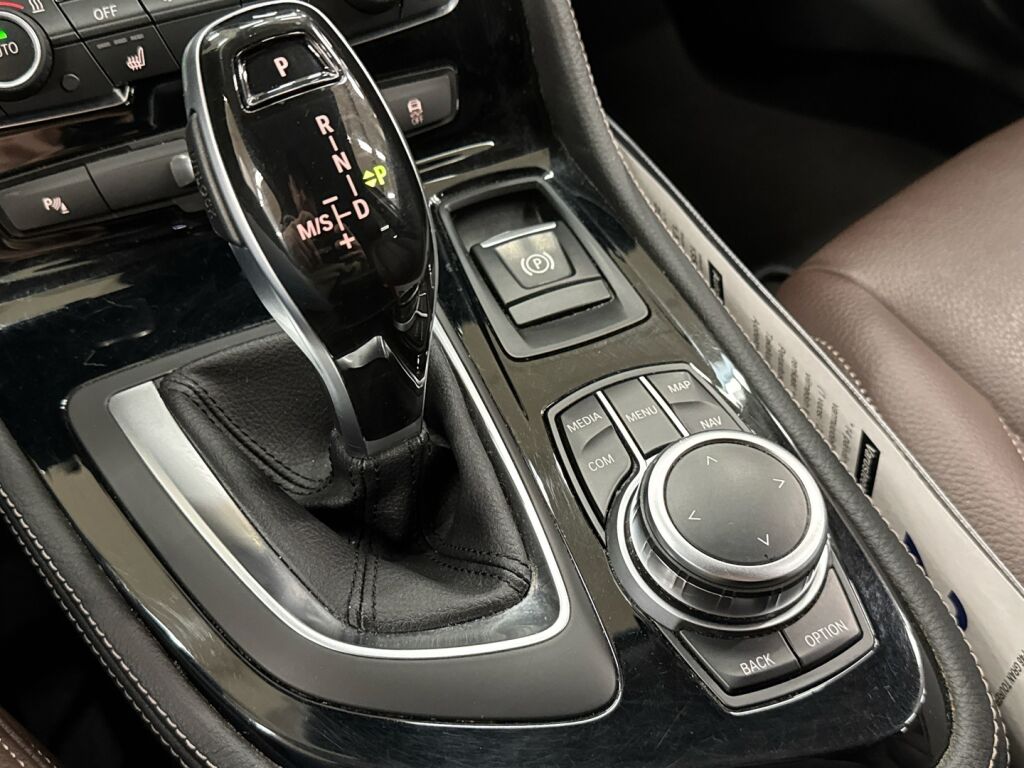 BMW 218 2022 Musta