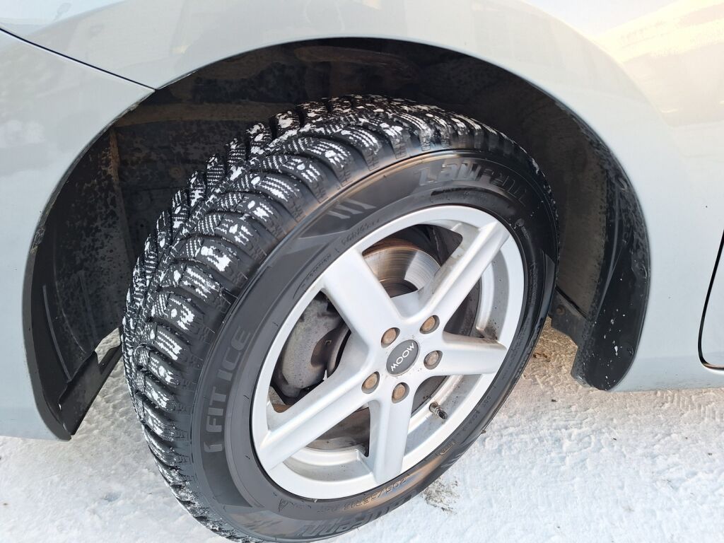 Toyota Auris 2017 Harmaa