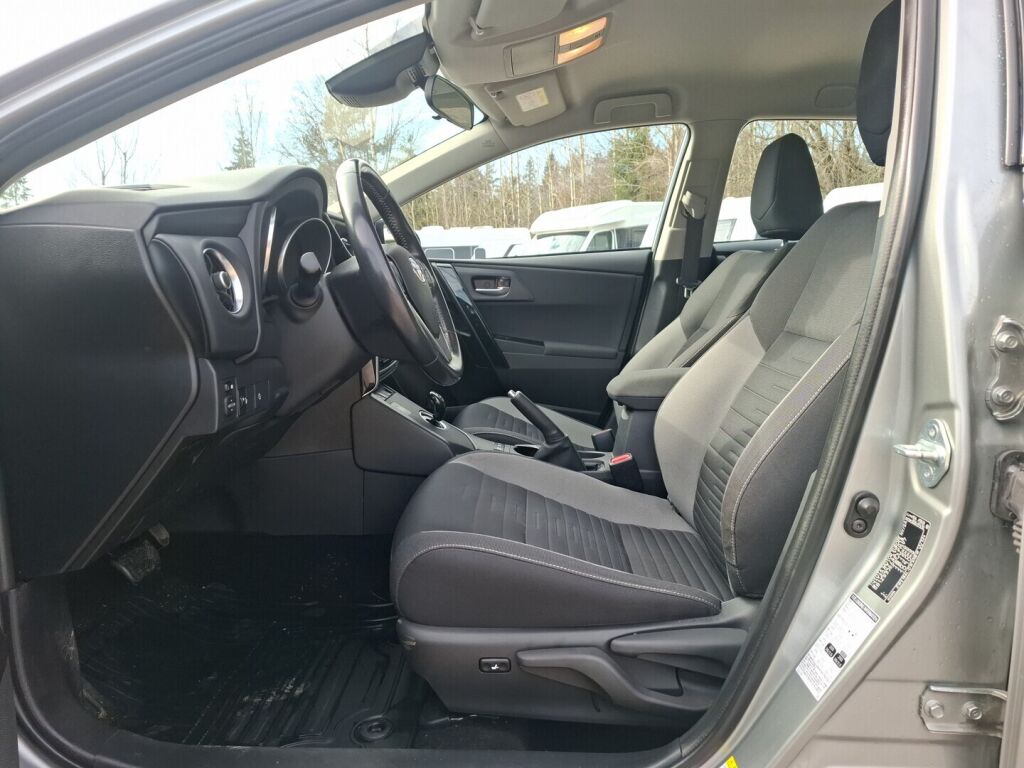 Toyota Auris 2017 Harmaa