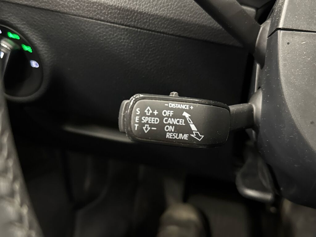 Skoda Superb 2023 Punainen