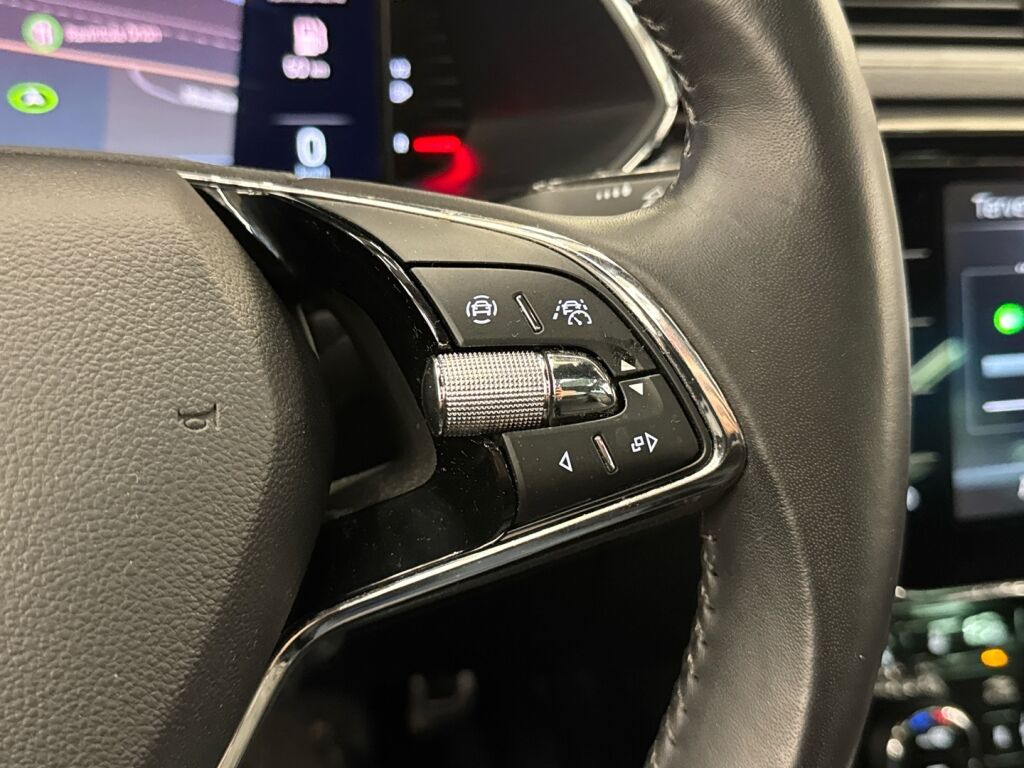 Skoda Superb 2023 Punainen