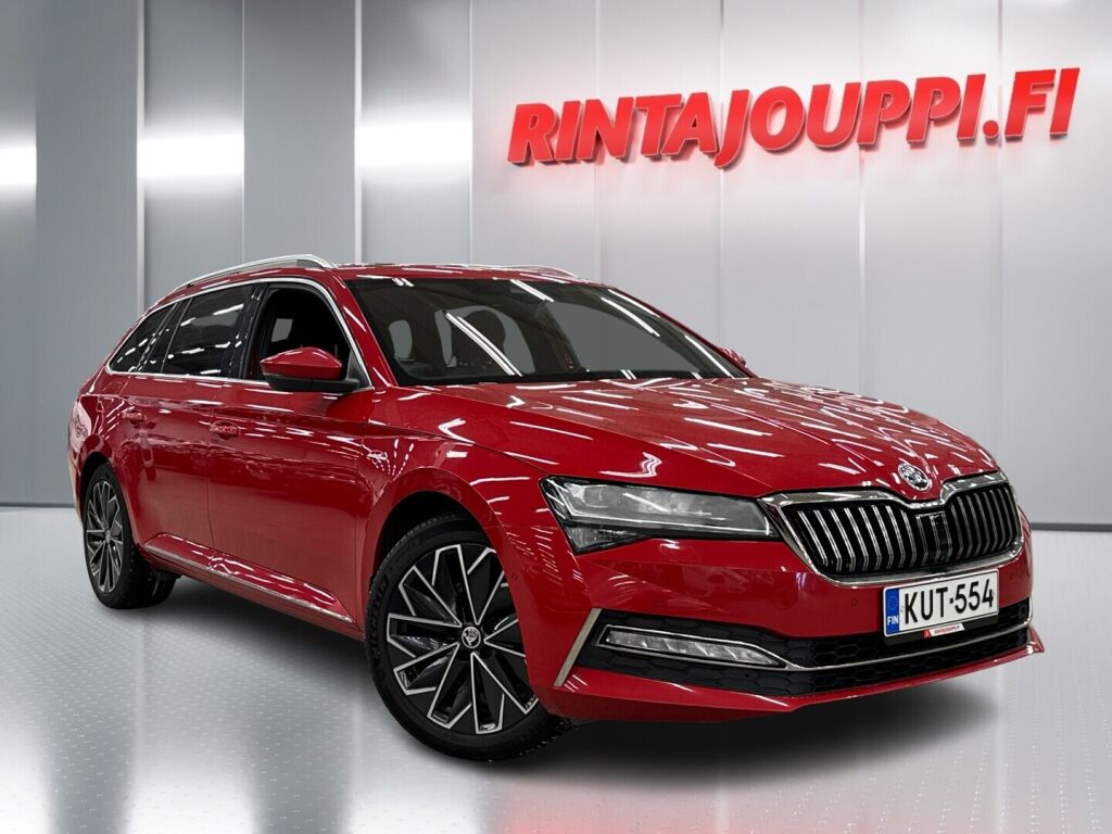Skoda Superb 2023 Punainen