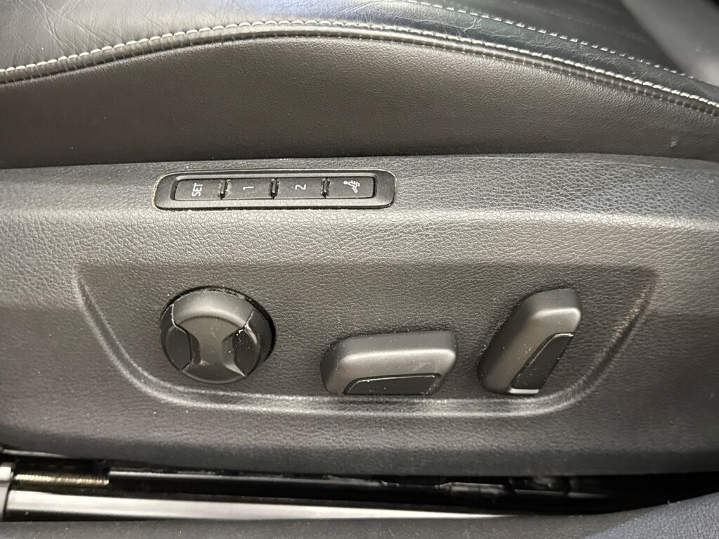 Skoda Superb 2023 Punainen