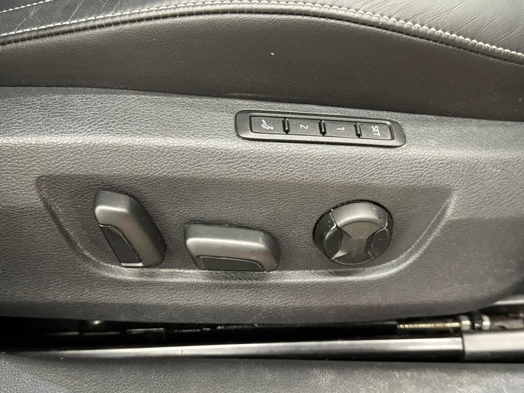 Skoda Superb 2023 Punainen