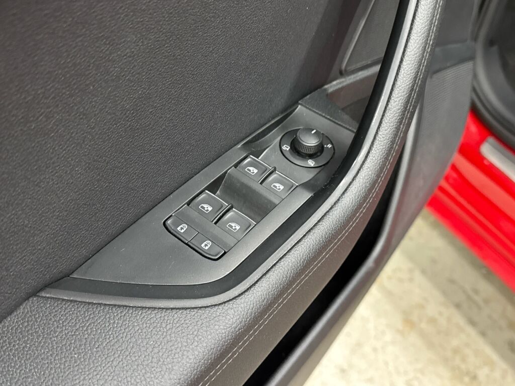 Skoda Superb 2023 Punainen