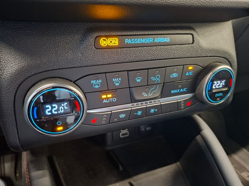 Ford Kuga 2022 Musta