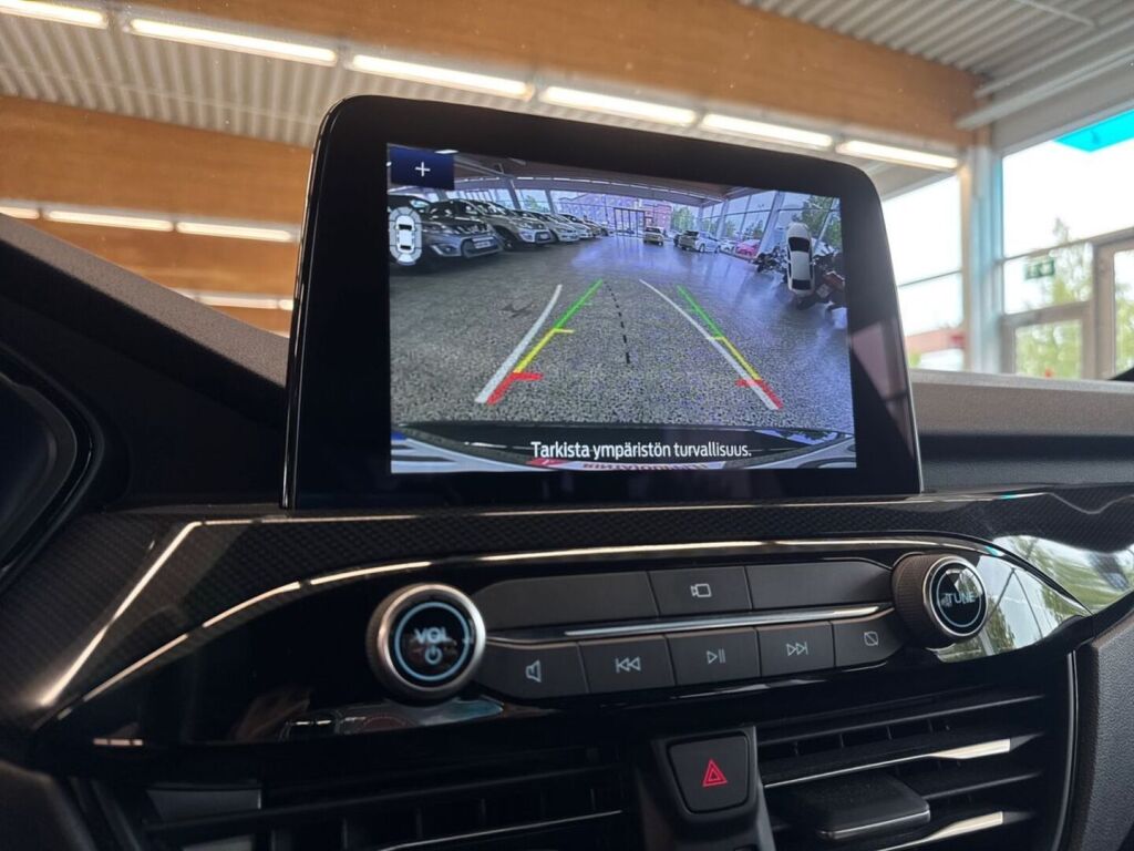 Ford Kuga 2022 Musta