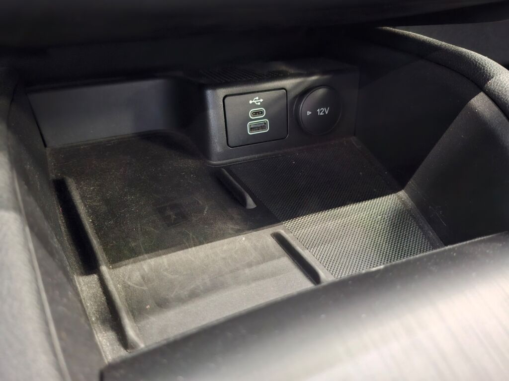 Ford Kuga 2022 Musta