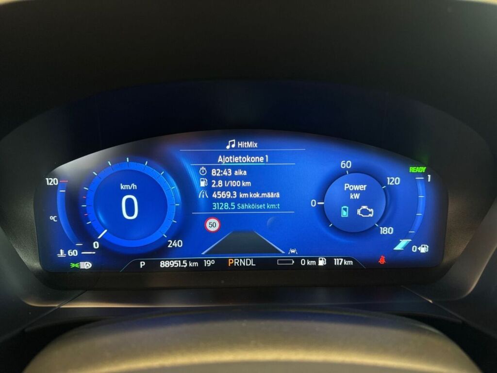 Ford Kuga 2022 Musta