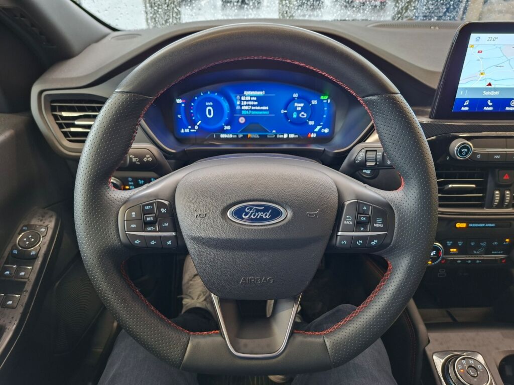 Ford Kuga 2022 Musta