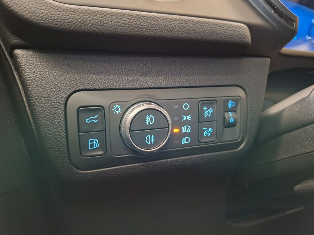Ford Kuga 2022 Musta