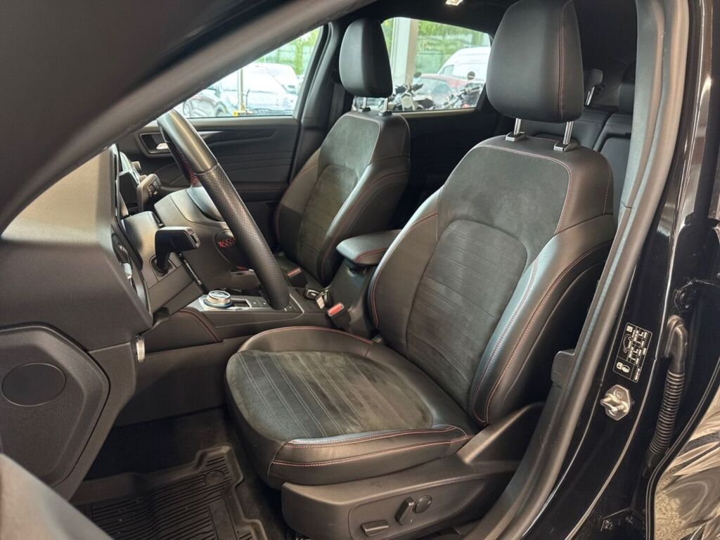 Ford Kuga 2022 Musta