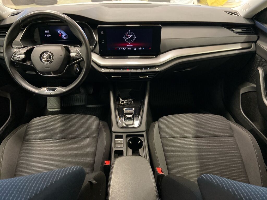 Skoda Octavia 2022 Valkoinen