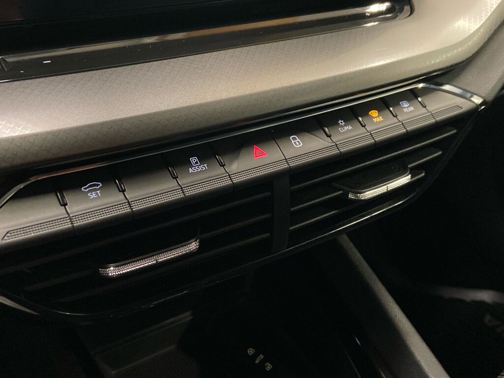 Skoda Octavia 2022 Valkoinen