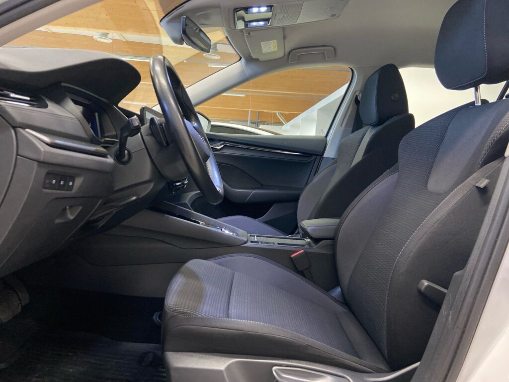 Skoda Octavia 2022 Valkoinen