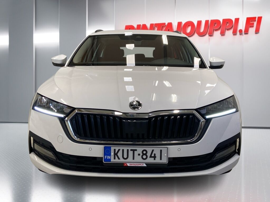 Skoda Octavia 2022 Valkoinen