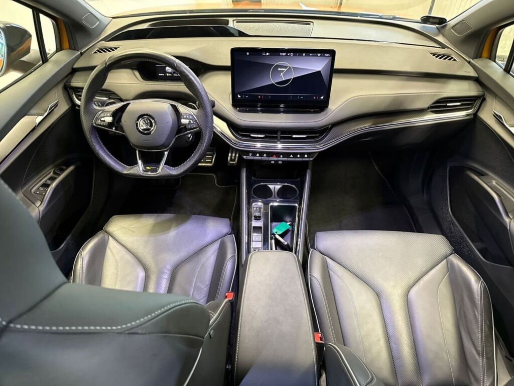 Skoda Enyaq 2022 Oranssi