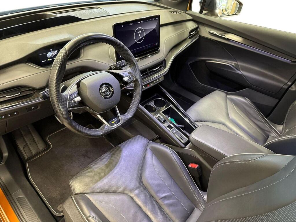 Skoda Enyaq 2022 Oranssi