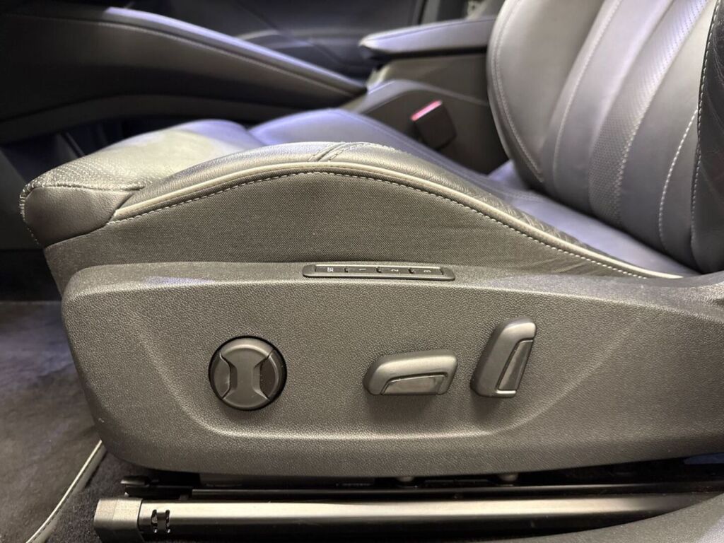 Skoda Enyaq 2022 Oranssi