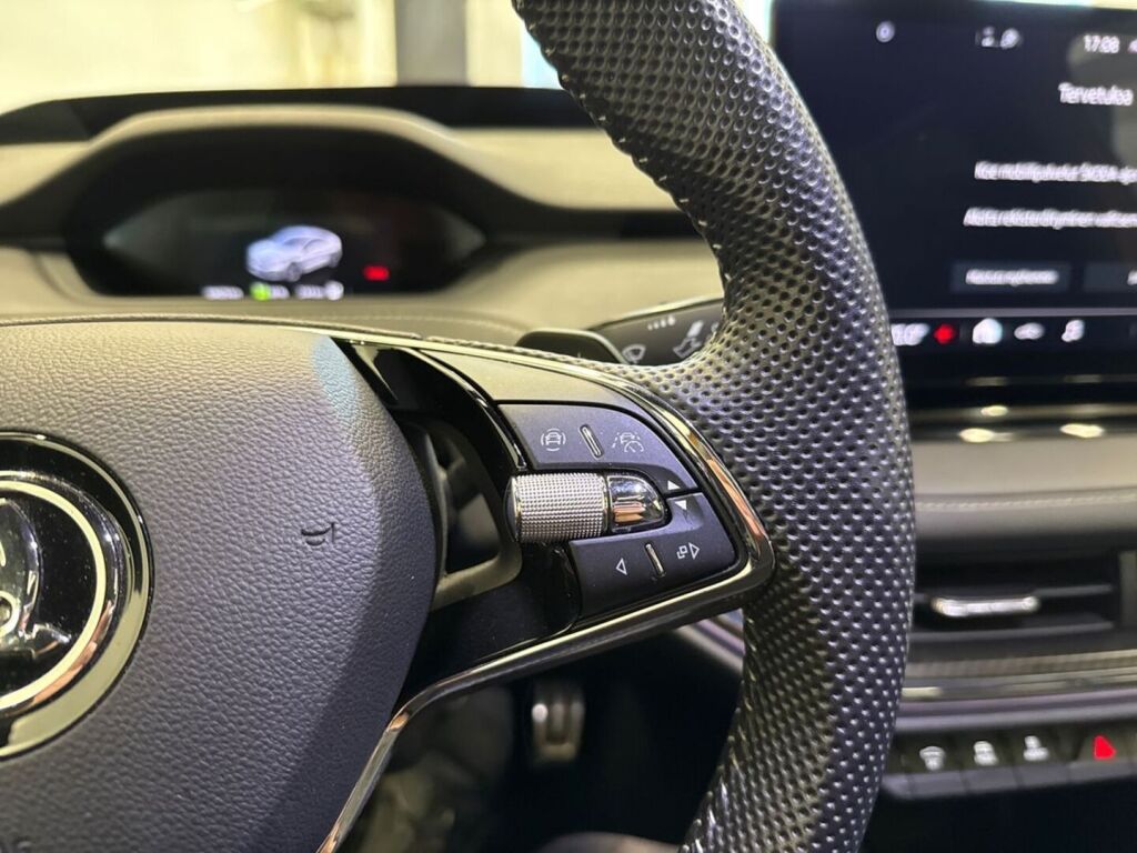 Skoda Enyaq 2022 Oranssi