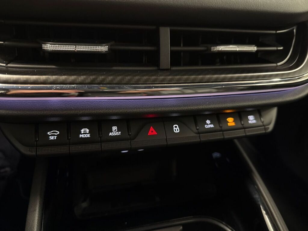 Skoda Enyaq 2022 Oranssi