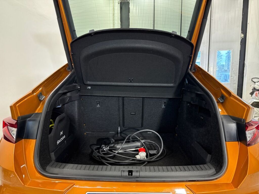 Skoda Enyaq 2022 Oranssi