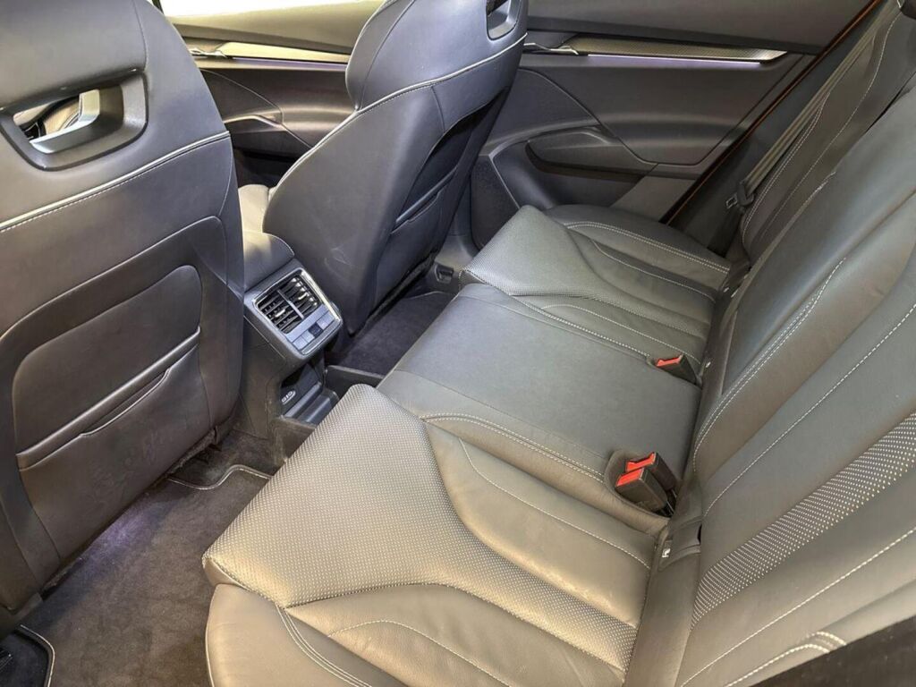 Skoda Enyaq 2022 Oranssi