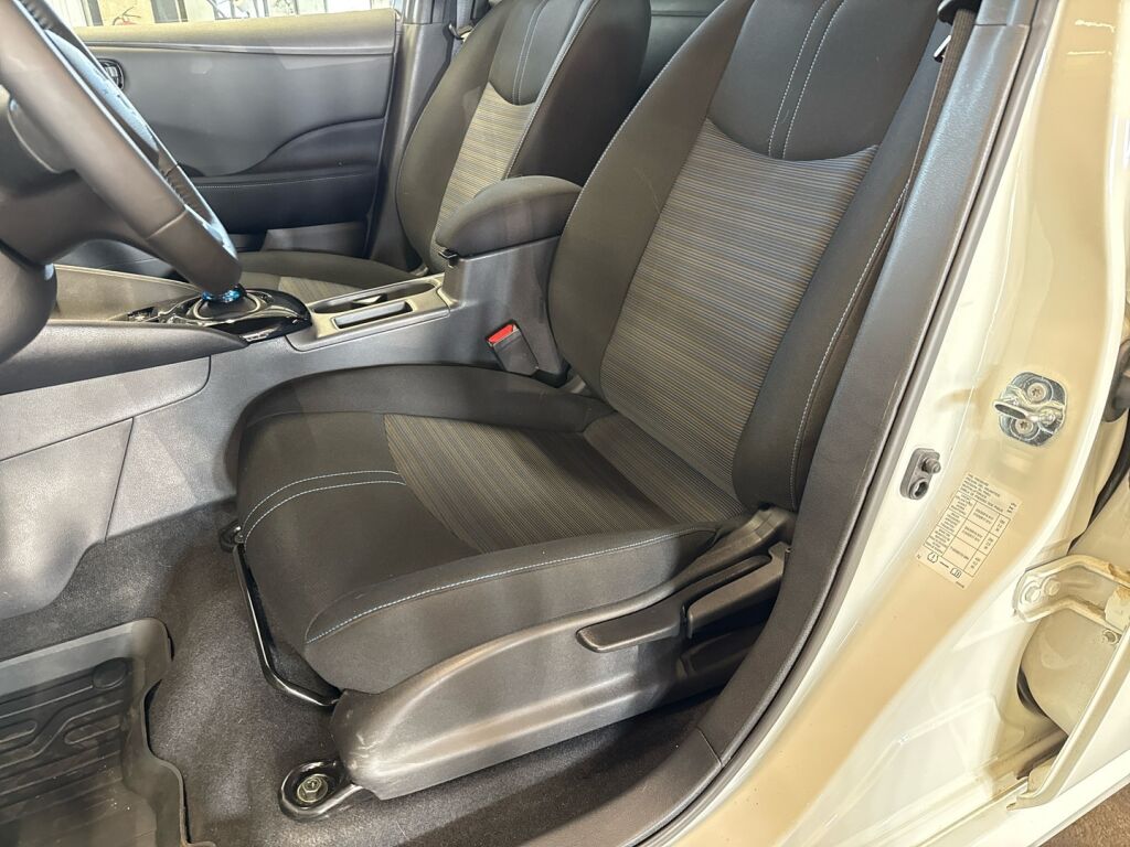 Nissan Leaf 2023 Valkoinen