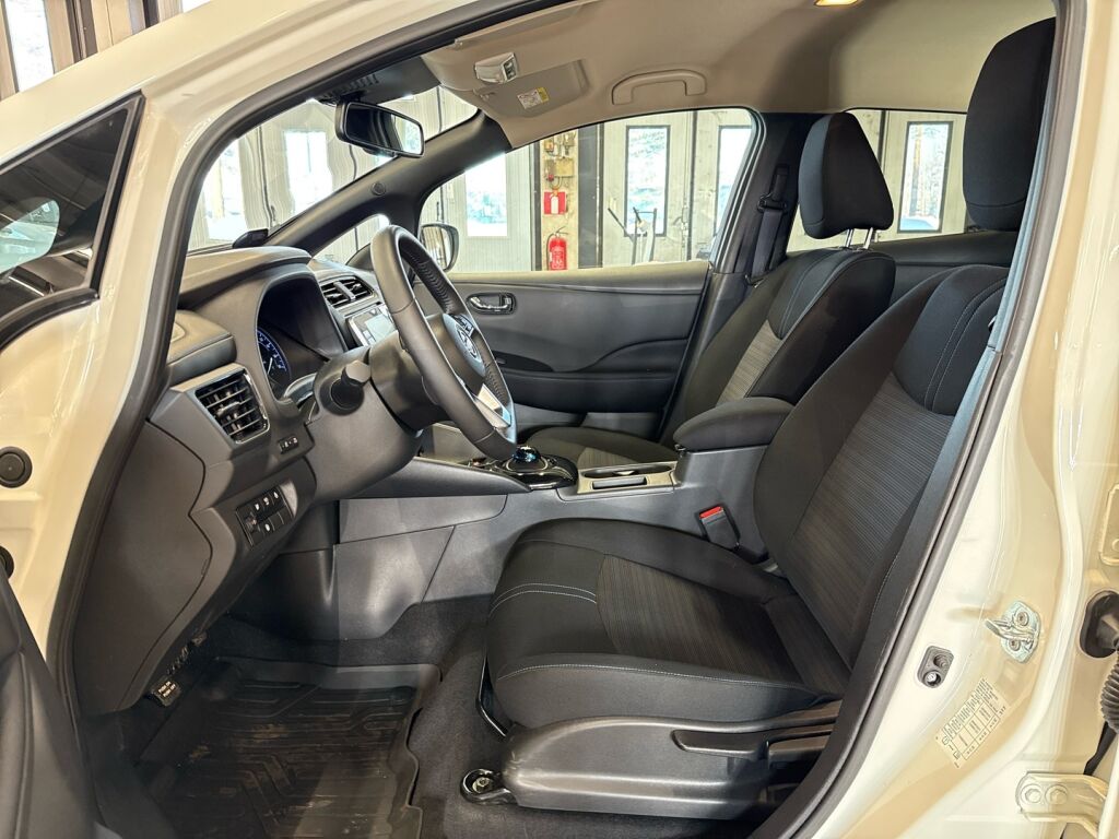 Nissan Leaf 2023 Valkoinen