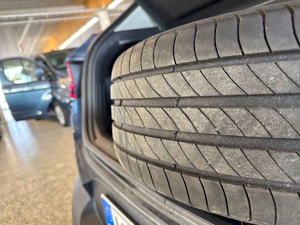 Kia Stonic 2023 Sininen