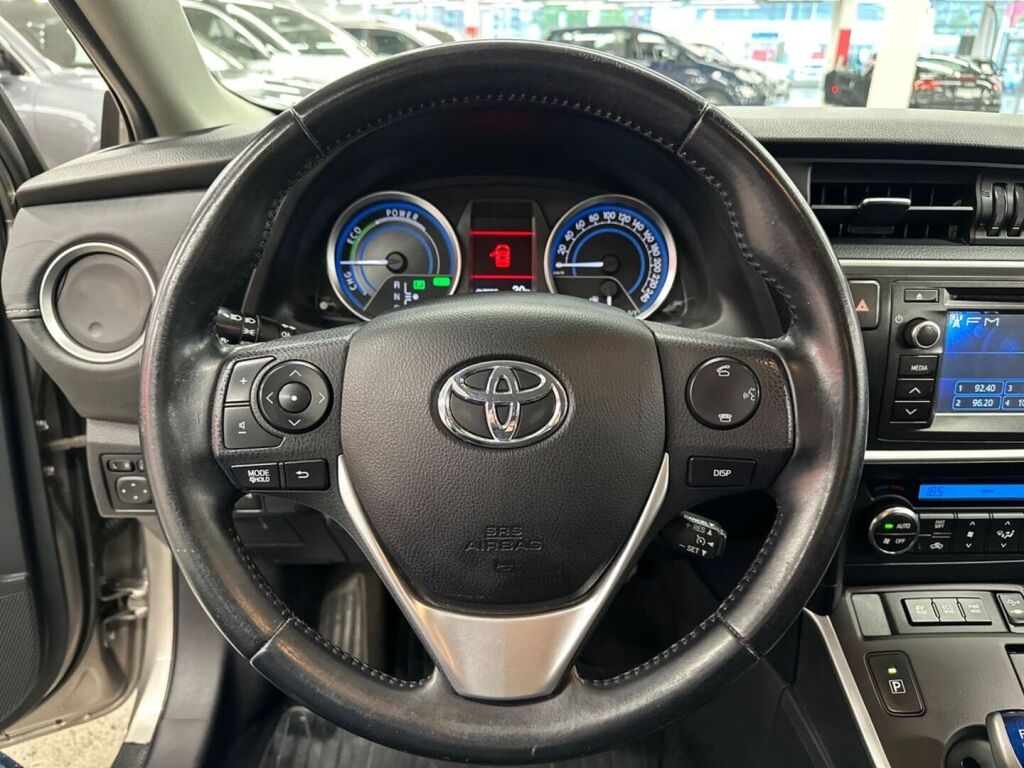 Toyota Auris 2013 Ruskea (beige)