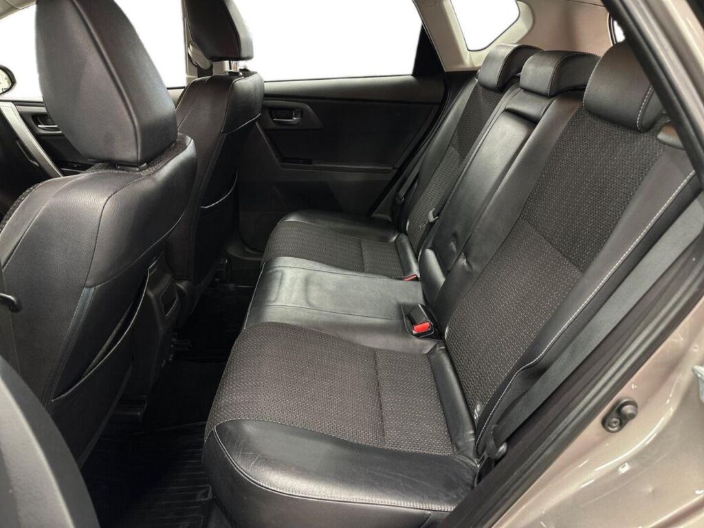 Toyota Auris 2013 Ruskea (beige)