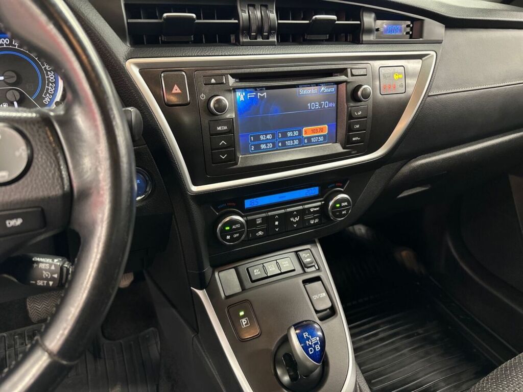 Toyota Auris 2013 Ruskea (beige)