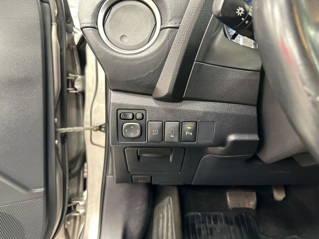 Toyota Auris 2013 Ruskea (beige)