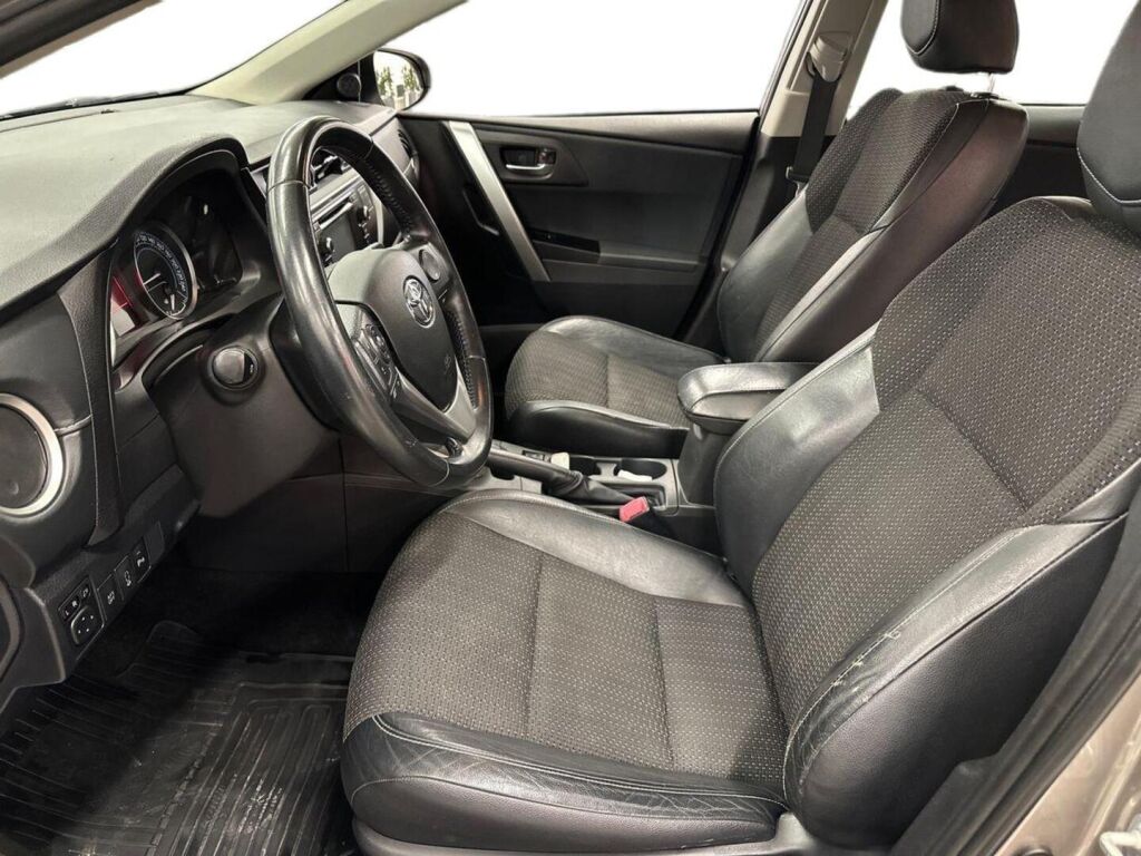 Toyota Auris 2013 Ruskea (beige)