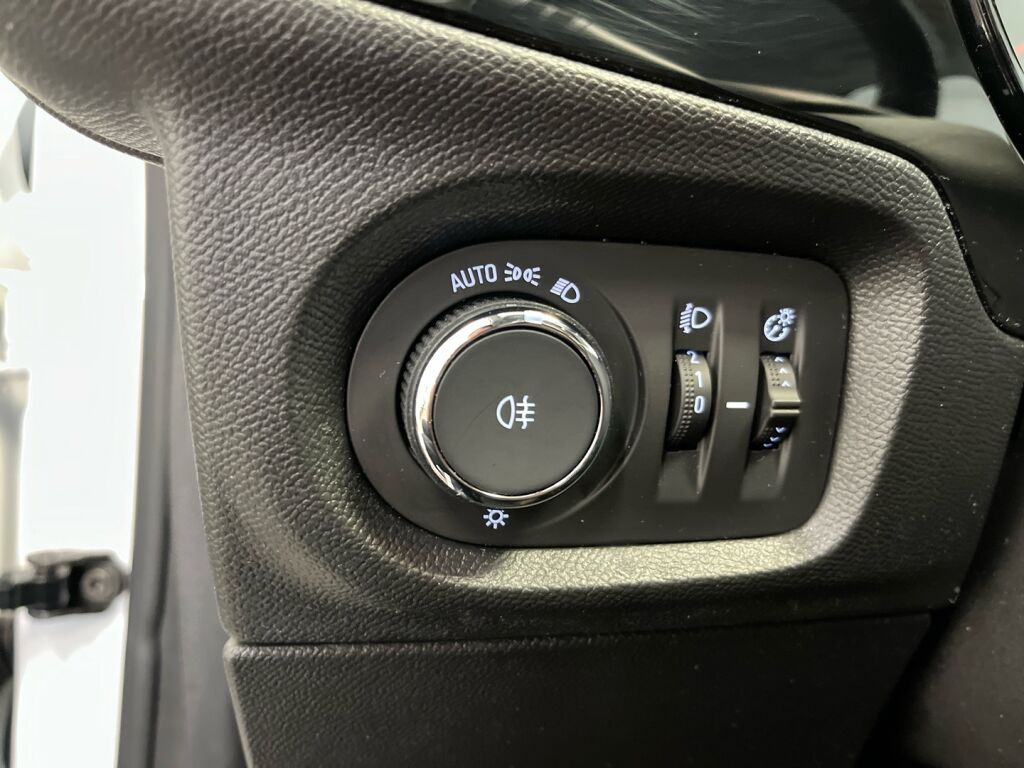 Opel Corsa 2022 Valkoinen