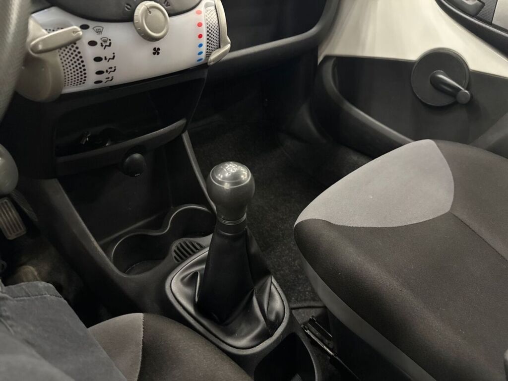 Peugeot 107 2012 Valkoinen