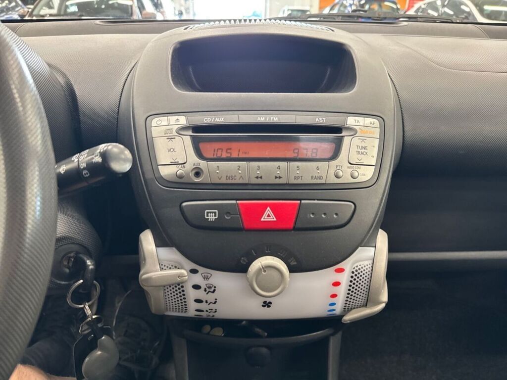 Peugeot 107 2012 Valkoinen