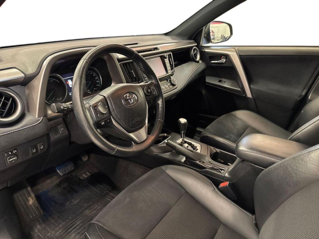 Toyota RAV4 2018 Punainen