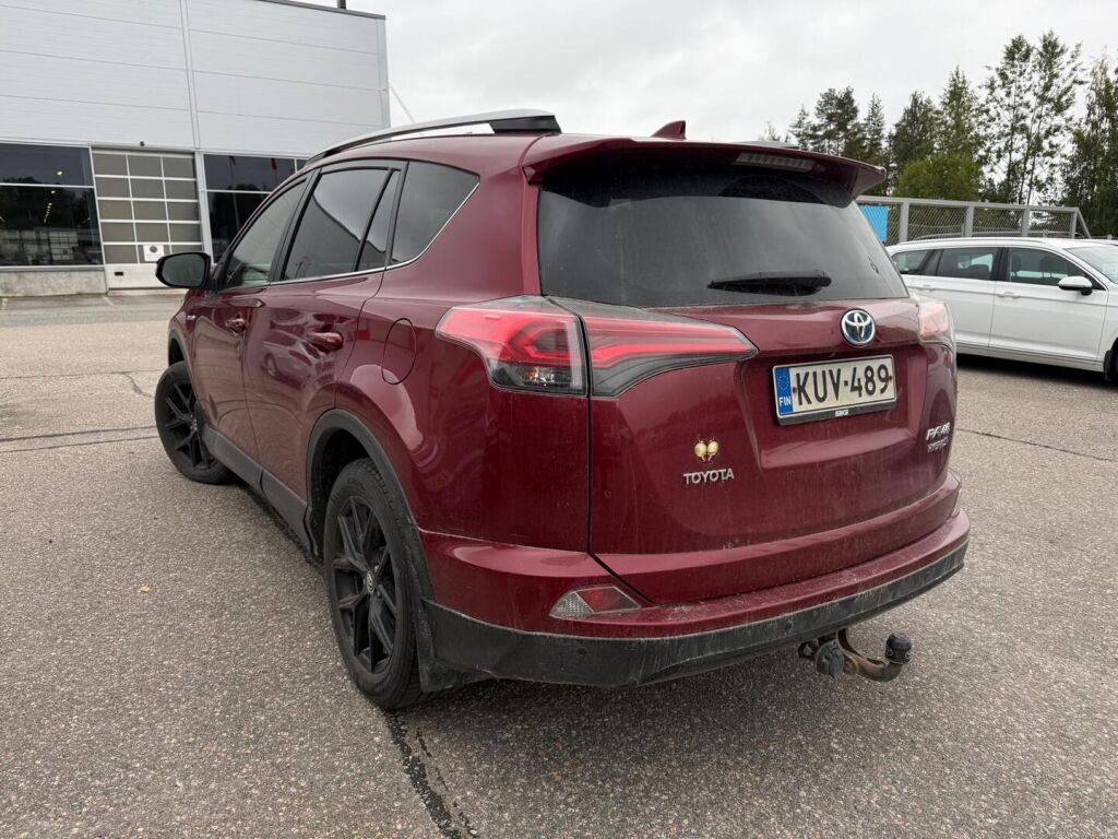 Toyota RAV4 2018 Punainen