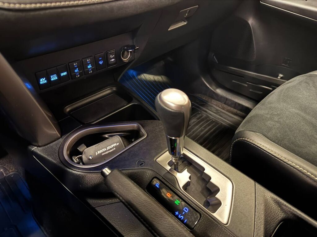 Toyota RAV4 2018 Punainen