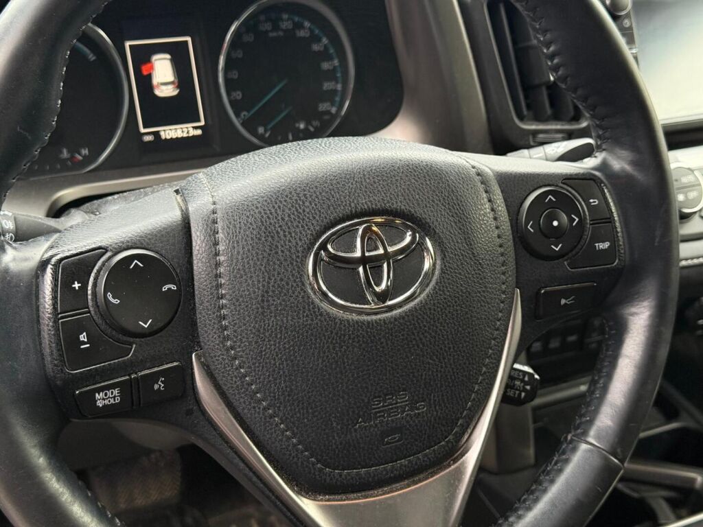 Toyota RAV4 2018 Punainen