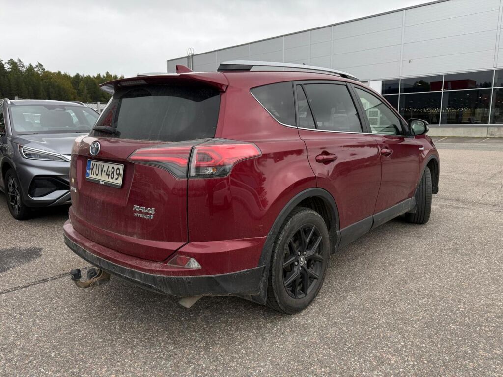 Toyota RAV4 2018 Punainen