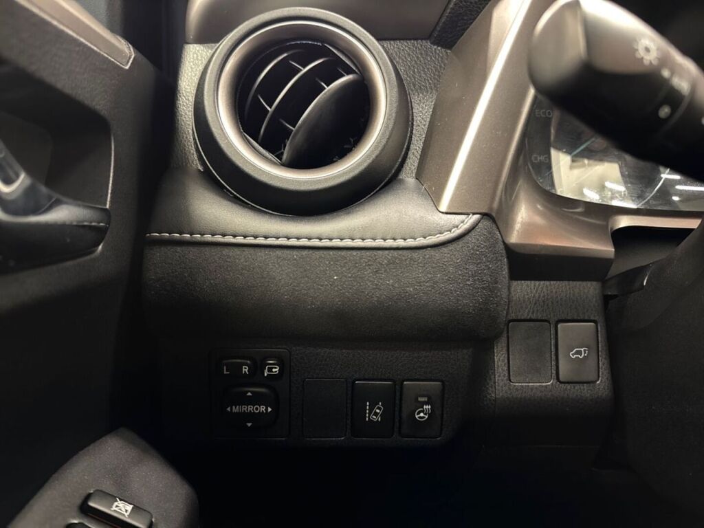 Toyota RAV4 2018 Punainen
