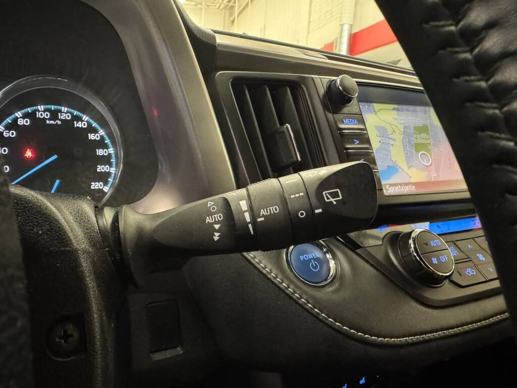 Toyota RAV4 2018 Punainen