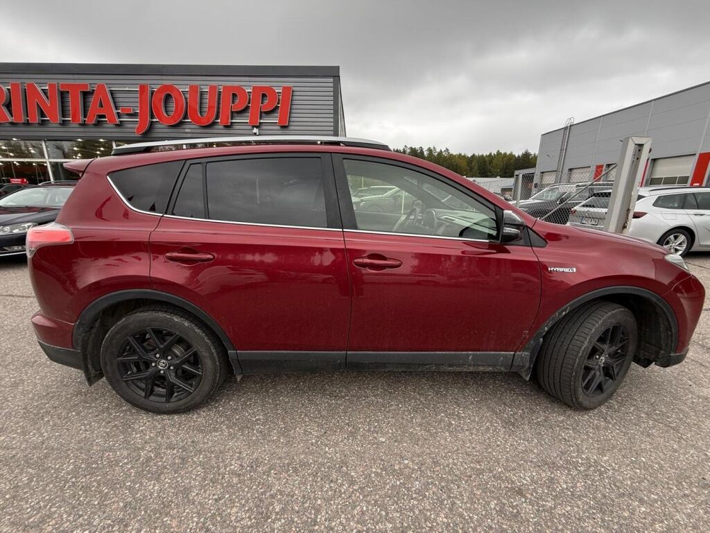 Toyota RAV4 2018 Punainen