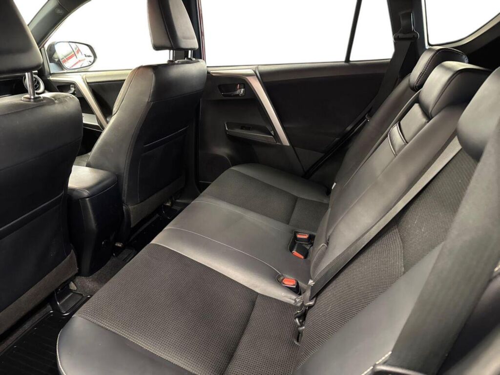 Toyota RAV4 2018 Punainen