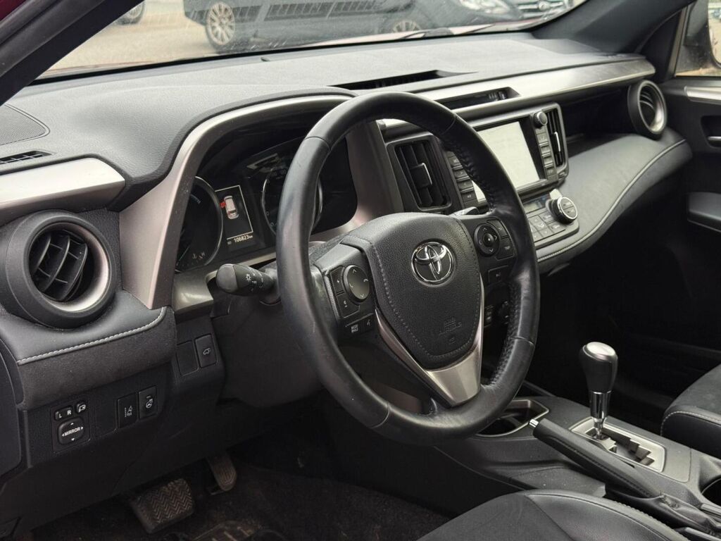 Toyota RAV4 2018 Punainen